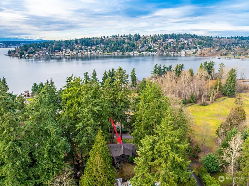 Photo of 1945 10th Place W, Kirkland, WA 98033 (MLS # 2192726)