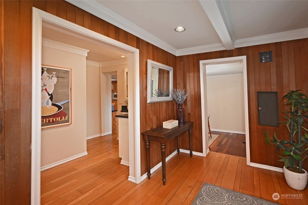 Photo of 1945 10th Place W, Kirkland, WA 98033 (MLS # 2192726)