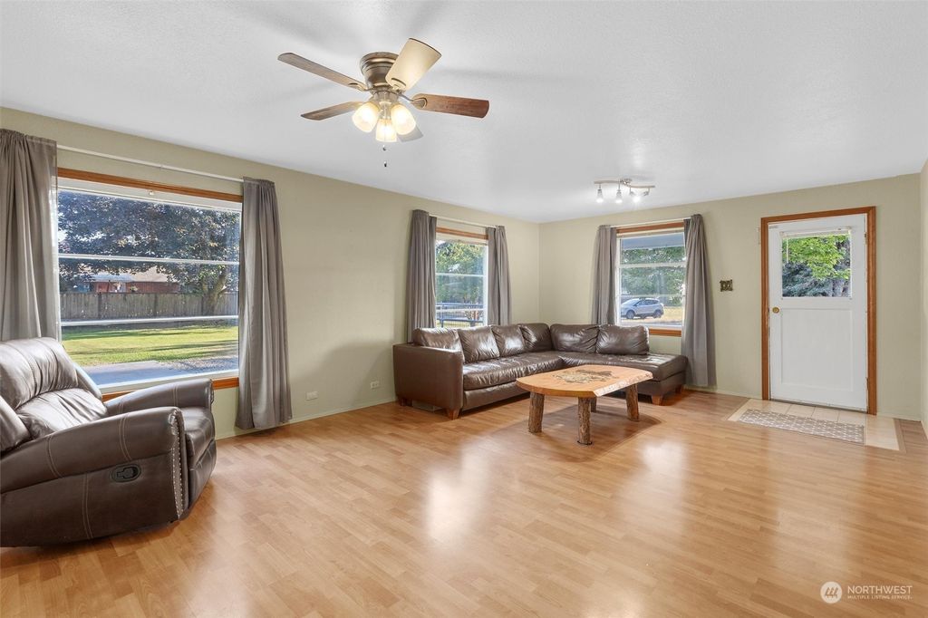 Photo of 111 N Kentucky Avenue, Granite Falls, WA 98252 (MLS # 2275049)
