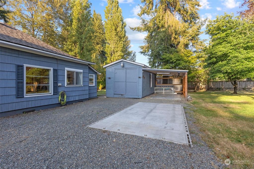Photo of 111 N Kentucky Avenue, Granite Falls, WA 98252 (MLS # 2275049)