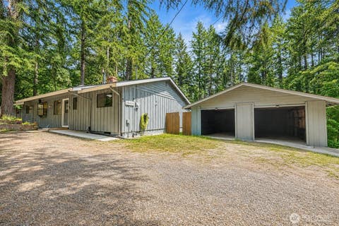 Photo of 29405 39th Avenue Ct E, Graham, WA 98338 (MLS # 2555453)