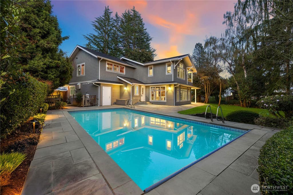 Photo of 37 Tatoosh Ky Ky, Bellevue, WA 98006 (MLS # 2545949)
