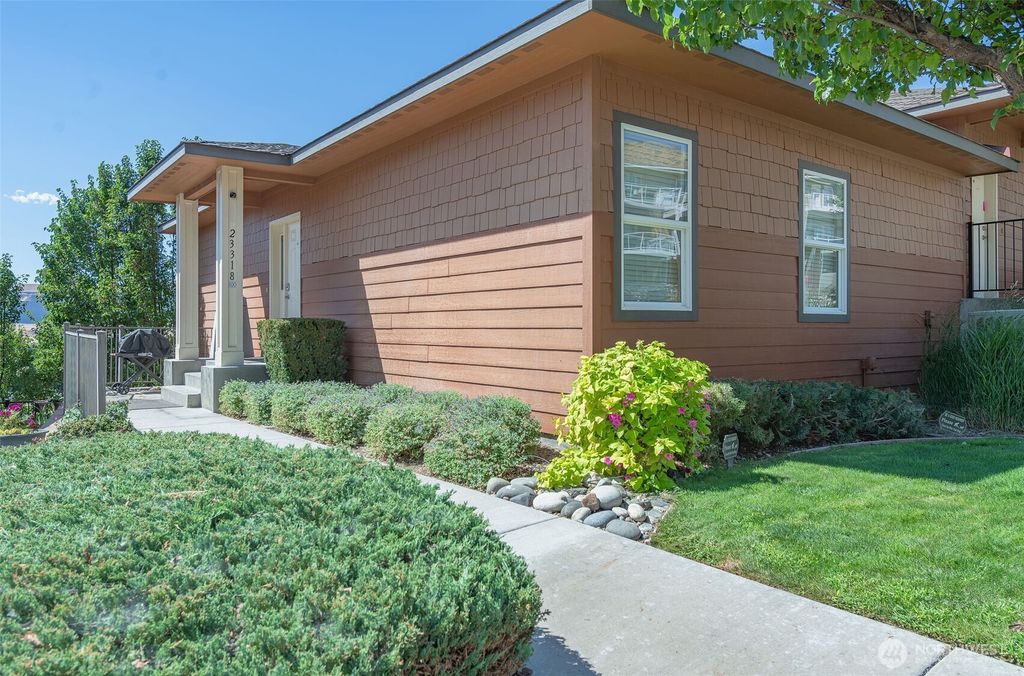 Photo of 23318 Sunserra Loop NW #B-00, Quincy, WA 98848 (MLS # 2496329)