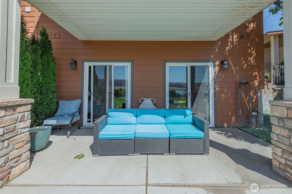 Photo of 23318 Sunserra Loop NW #B-00, Quincy, WA 98848 (MLS # 2496329)