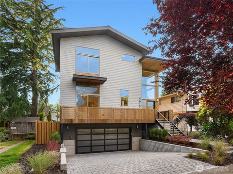 4615 2nd Avenue NE Seattle WA 98105