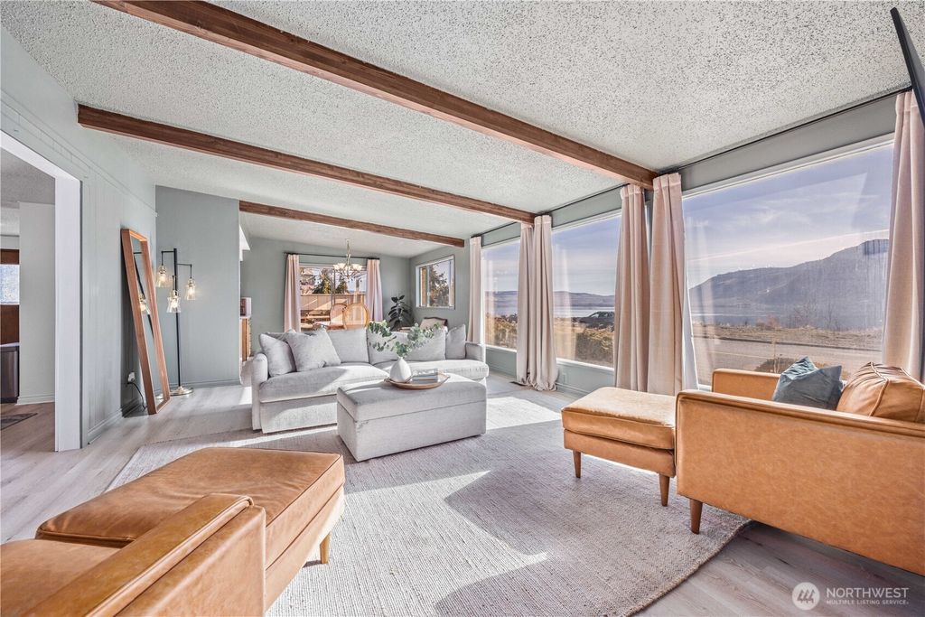 Photo of 608 Plazza Way, Brewster, WA 98812 (MLS # 2480433)