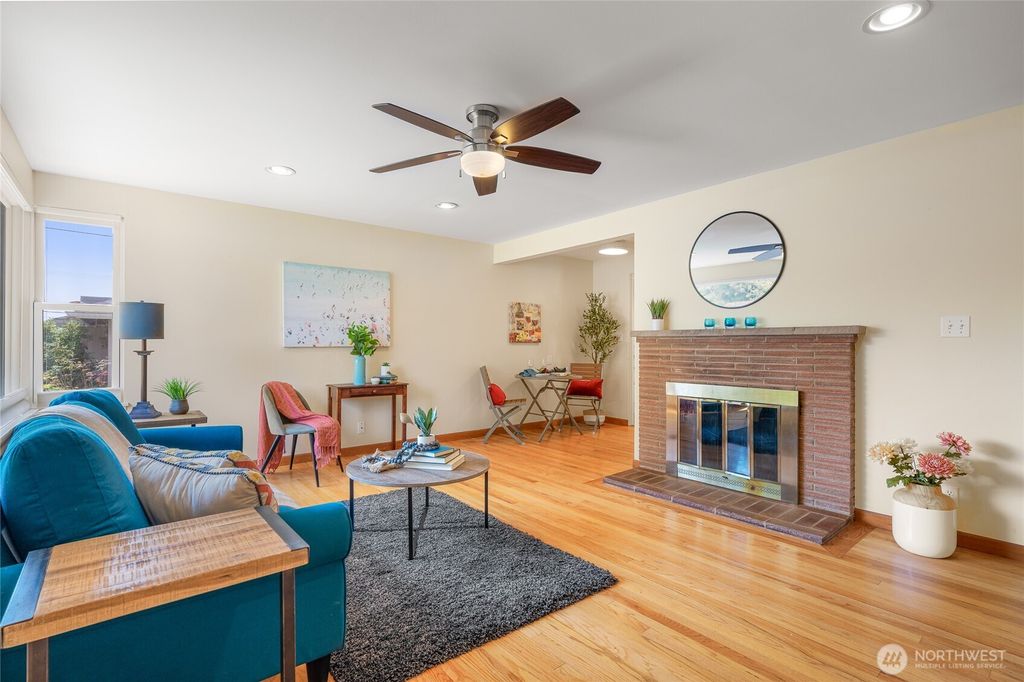 Photo of 7025 25th Avenue NE, Seattle, WA 98115 (MLS # 2558537)