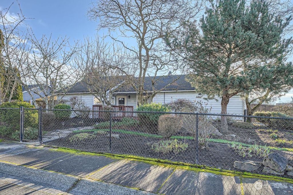 Photo of 11905 SE 260th Place, Kent, WA 98030 (MLS # 2323031)