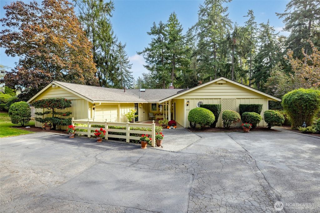 Photo of 1410 S 10th Street, Mount Vernon, WA 98274 (MLS # 2443812)