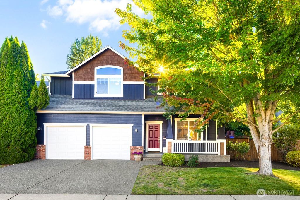 Photo of 709 Rosario Place NE, Renton, WA 98059 (MLS # 2419532)