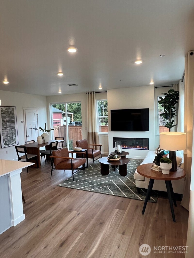 8521 42nd Street NE ES85