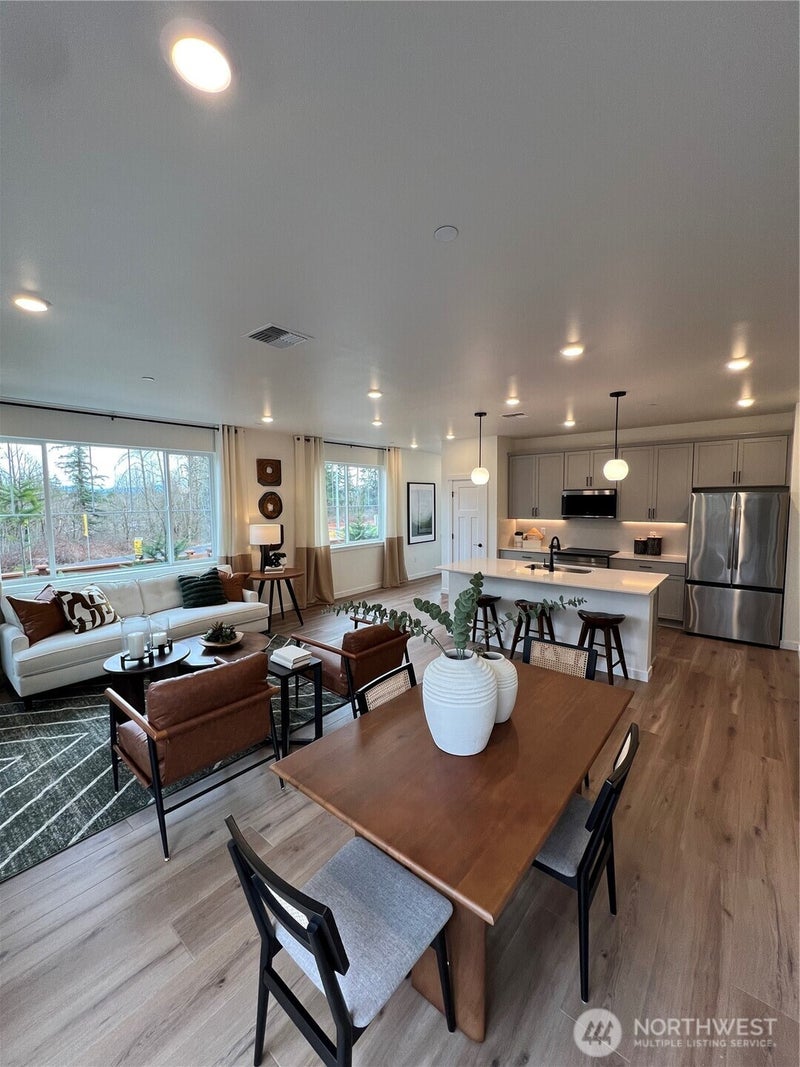 8521 42nd Street NE ES85