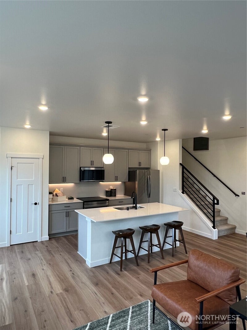 8521 42nd Street NE ES85