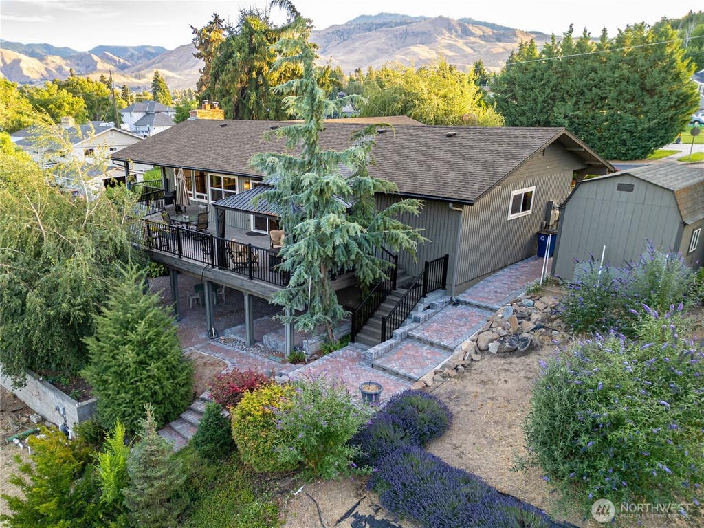 Photo of 3275 Burch Mountain Road, Wenatchee, WA 98801 (MLS # 2552669)