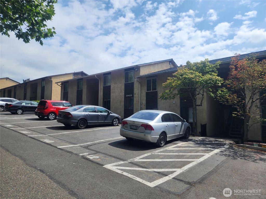 Photo of 14510 124TH Avenue NE #B-141, Kirkland, WA 98034 (MLS # 2416846)