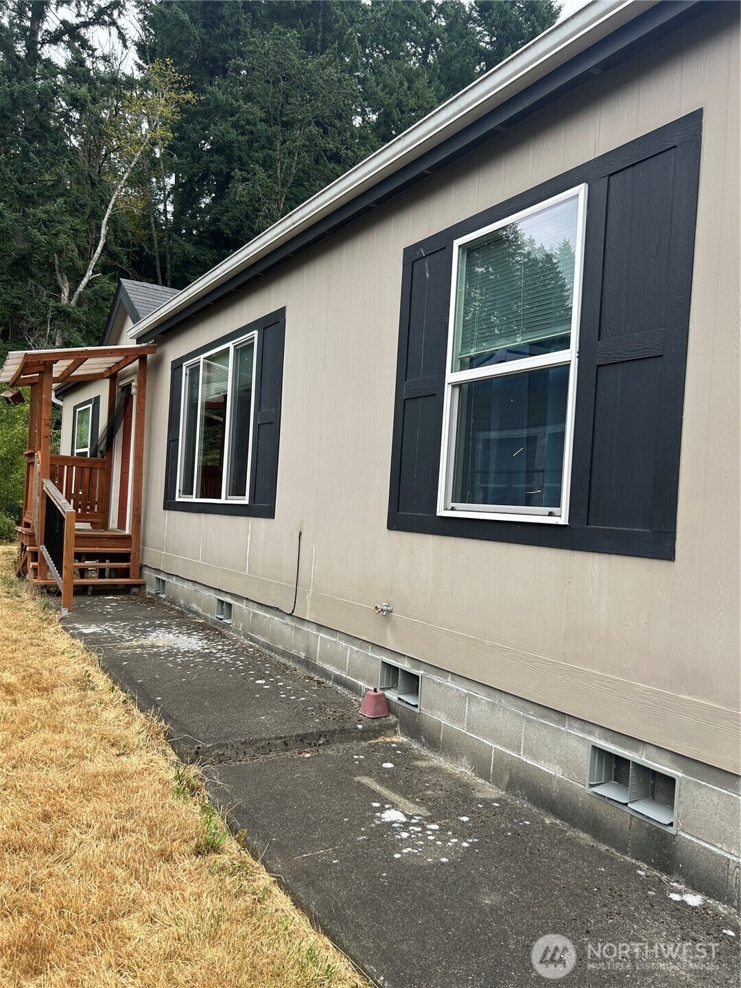201 W Oakview Avenue 33