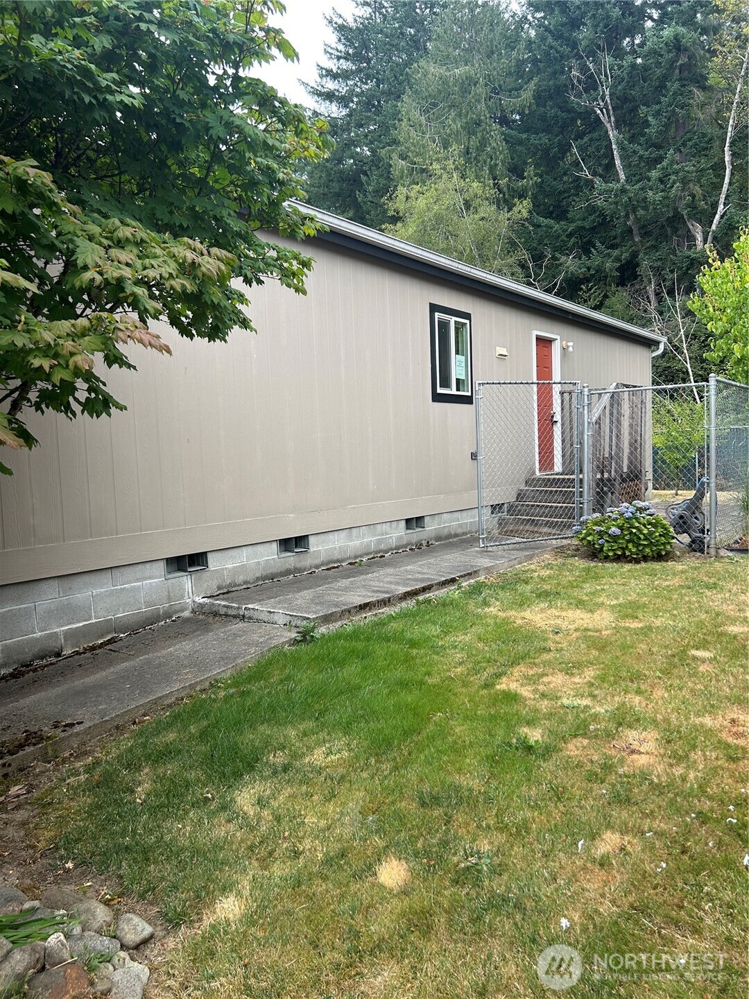 201 W Oakview Avenue 33