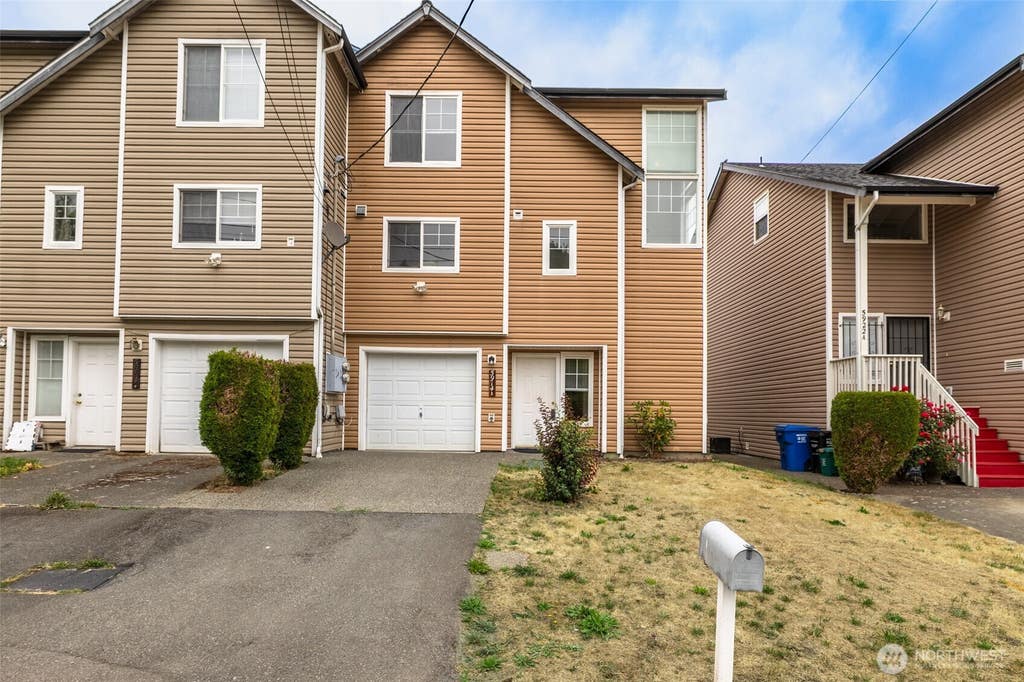 Photo of 5914 35th Ave Avenue S #B, Seattle, WA 98118 (MLS # 2567680)