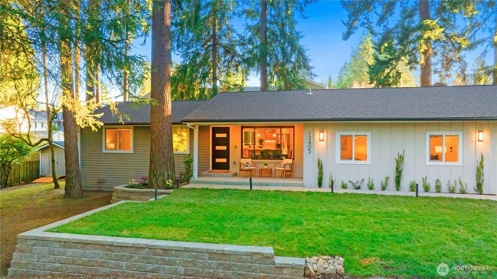 Photo of 13405 NE 84th Street, Redmond, WA 98052 (MLS # 2471041)