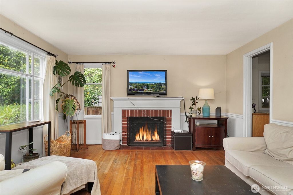 Photo of 9521 12th Avenue NW, Seattle, WA 98117 (MLS # 2400529)