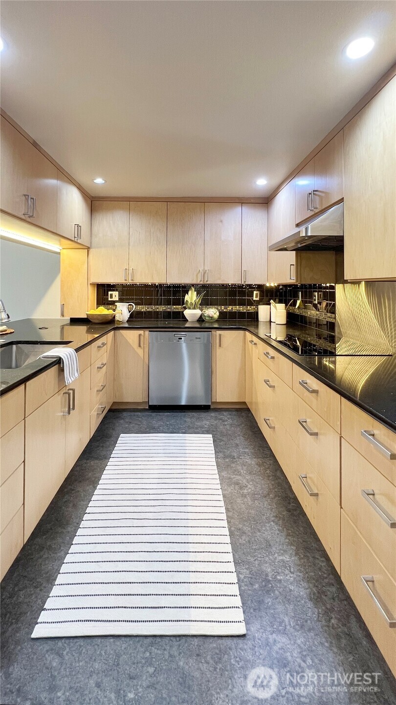 2920 76th Ave SE 411