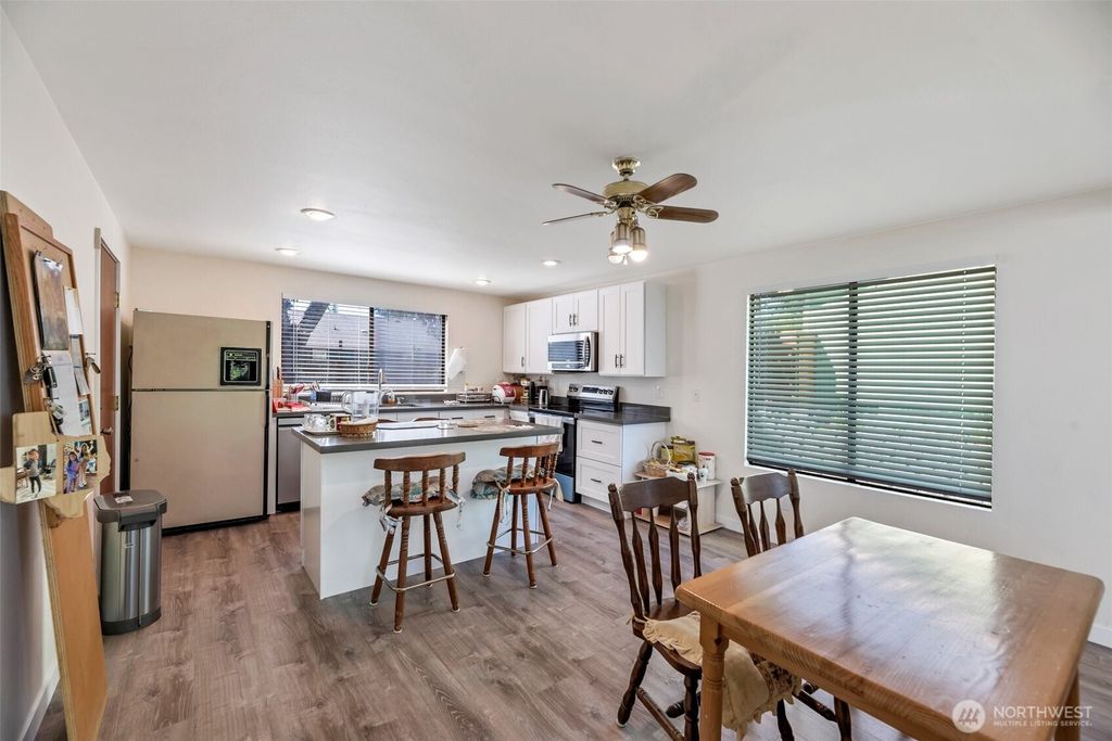 Photo of 1713 SW 325th Place, Federal Way, WA 98023 (MLS # 2370882)