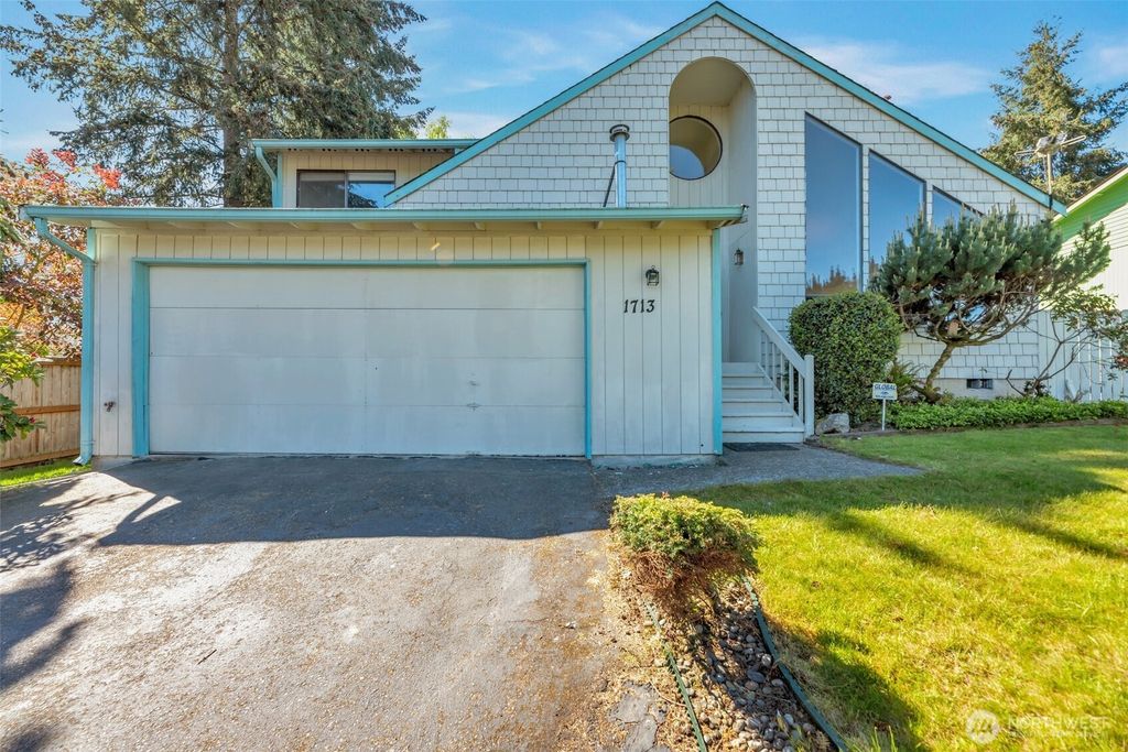Photo of 1713 SW 325th Place, Federal Way, WA 98023 (MLS # 2370882)