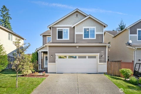 Photo of 4915 NE 5th Street, Renton, WA 98059 (MLS # 2567904)