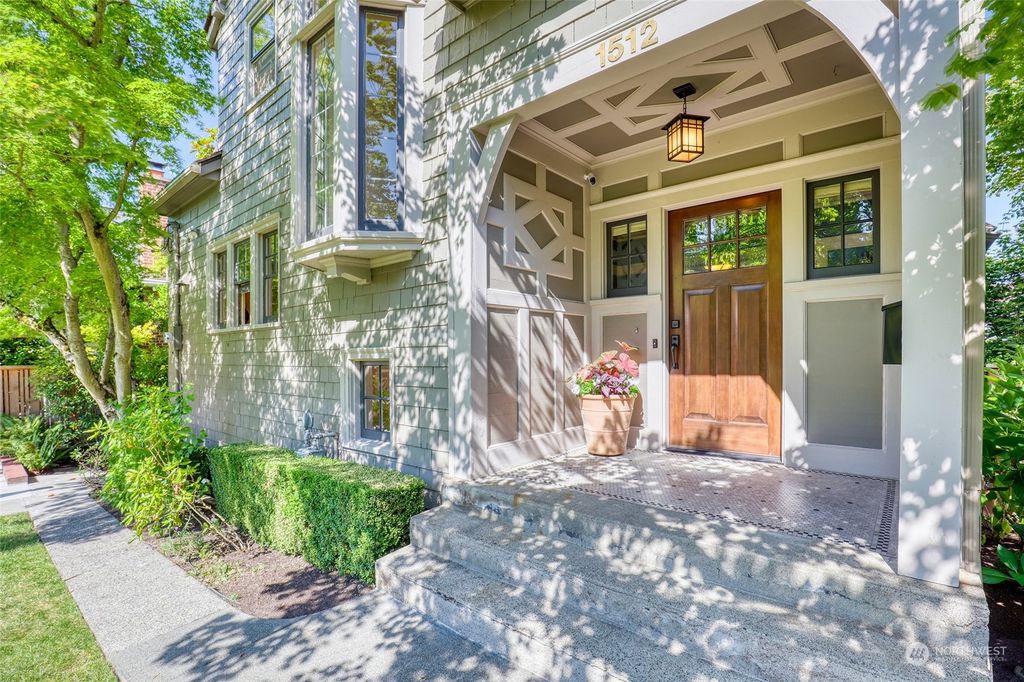 Photo of 1512 37th Avenue, Seattle, WA 98122 (MLS # 2262034)