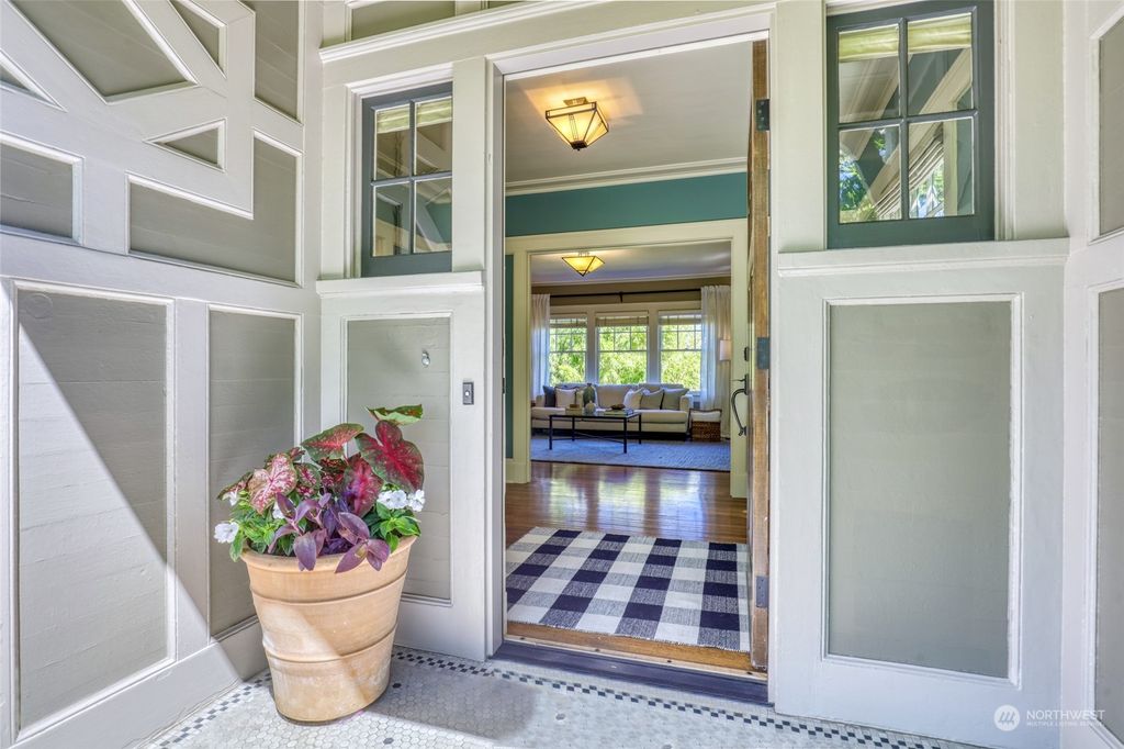 Photo of 1512 37th Avenue, Seattle, WA 98122 (MLS # 2262034)