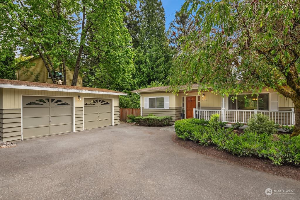 Photo of 14904 84th Avenue NE, Kenmore, WA 98028 (MLS # 2242337)