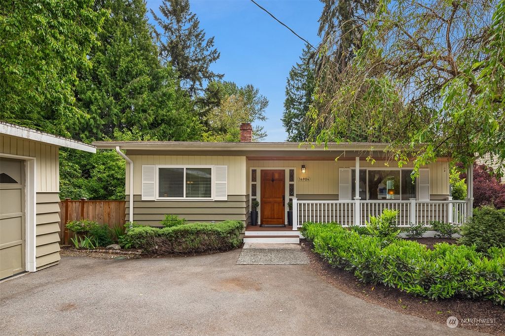 Photo of 14904 84th Avenue NE, Kenmore, WA 98028 (MLS # 2242337)
