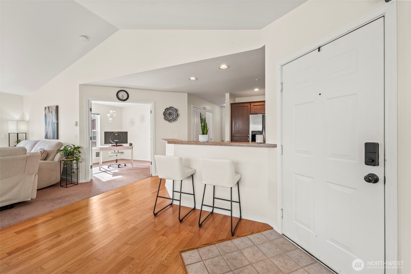 2143 Hammond Avenue E10