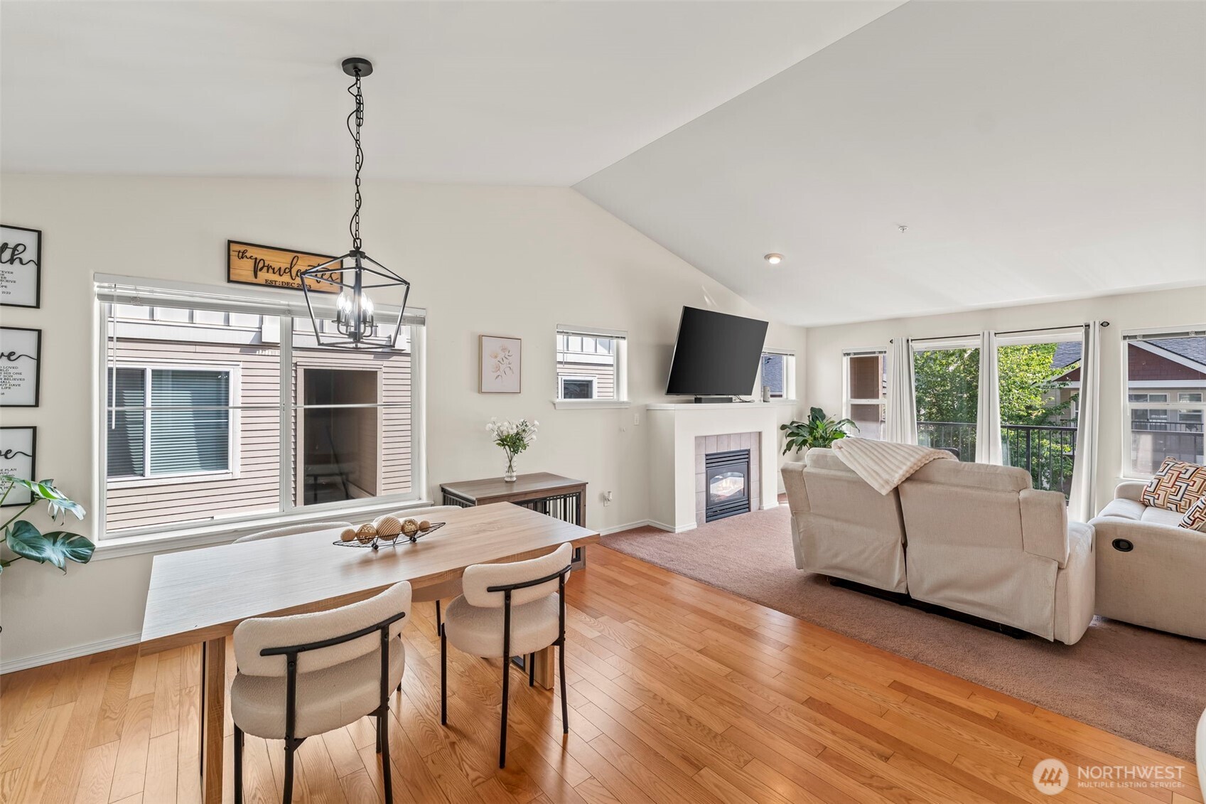 2143 Hammond Avenue E10