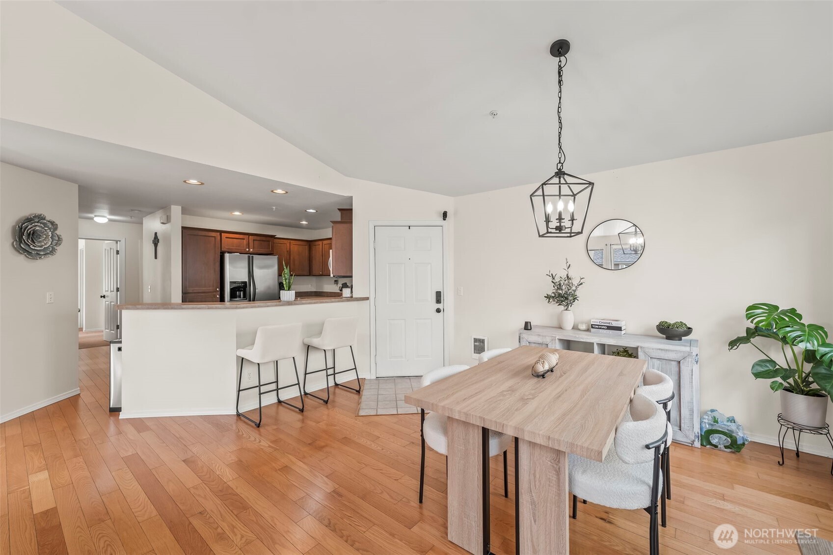 2143 Hammond Avenue E10