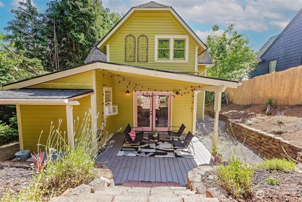 Photo of 26 NE Washington Avenue, Chehalis, WA 98532 (MLS # 2509830)