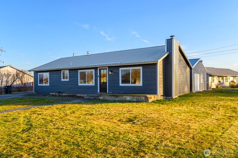 Photo of 643 W Loop Drive, Moses Lake, WA 99357 (MLS # 2456375)