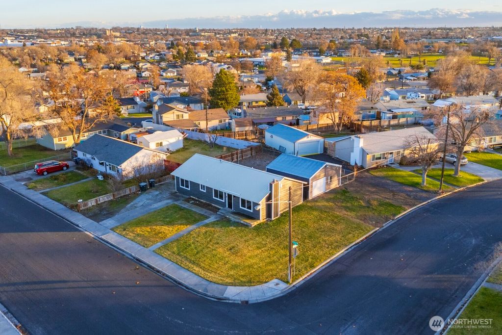 Photo of 643 W Loop Drive, Moses Lake, WA 99357 (MLS # 2456375)