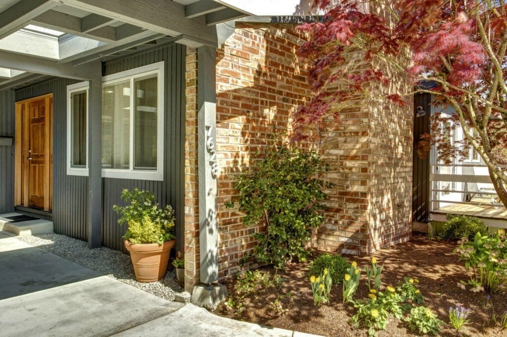 Photo of 7628 SE 34th Street, Mercer Island, WA 98040 (MLS # 2598083)