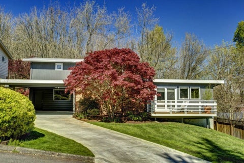 Photo of 7628 SE 34th Street, Mercer Island, WA 98040 (MLS # 2598083)