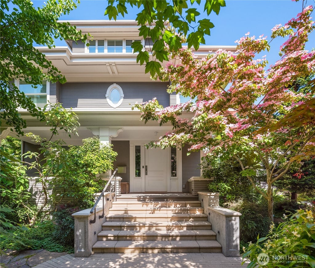 Photo of 1065 Summit Avenue E, Seattle, WA 98102 (MLS # 2579957)