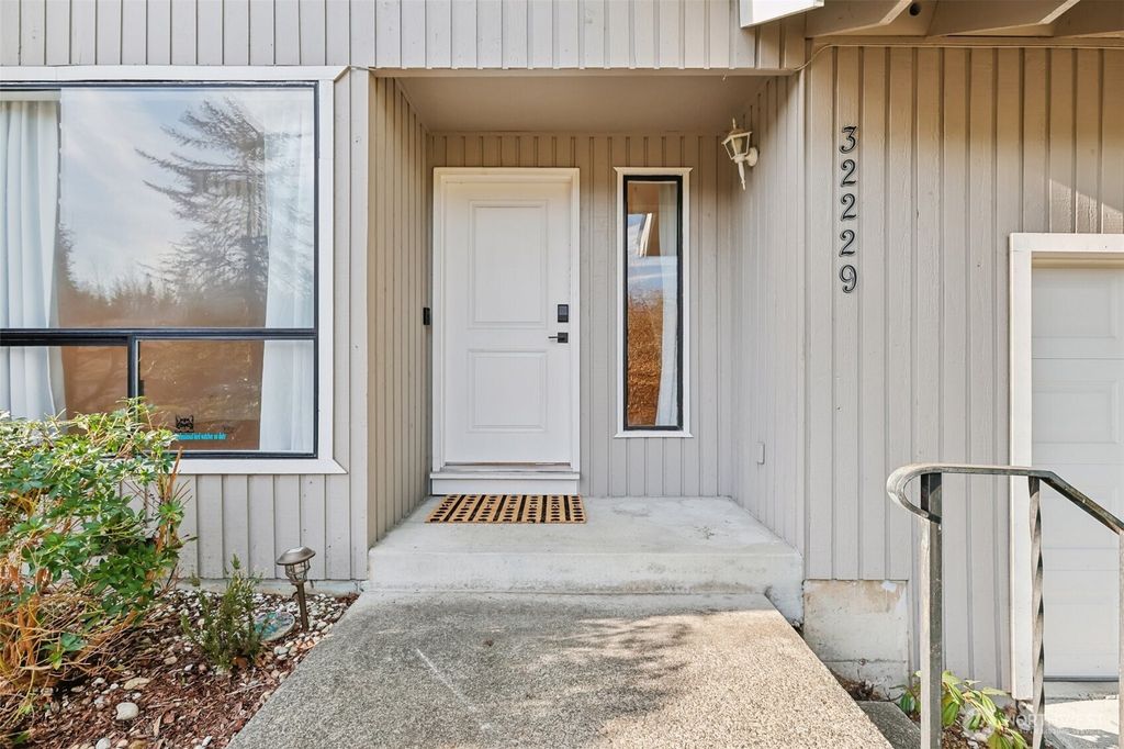 Photo of 32229 2nd Avenue SW, Federal Way, WA 98023 (MLS # 2468456)