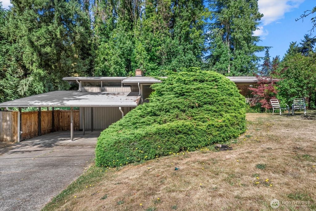 Photo of 131 109th Avenue SE, Bellevue, WA 98004 (MLS # 2549733)