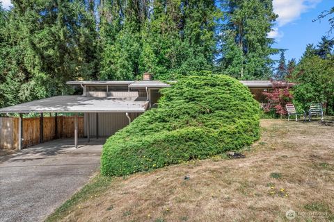 Photo of 131 109th Avenue SE, Bellevue, WA 98004 (MLS # 2549733)