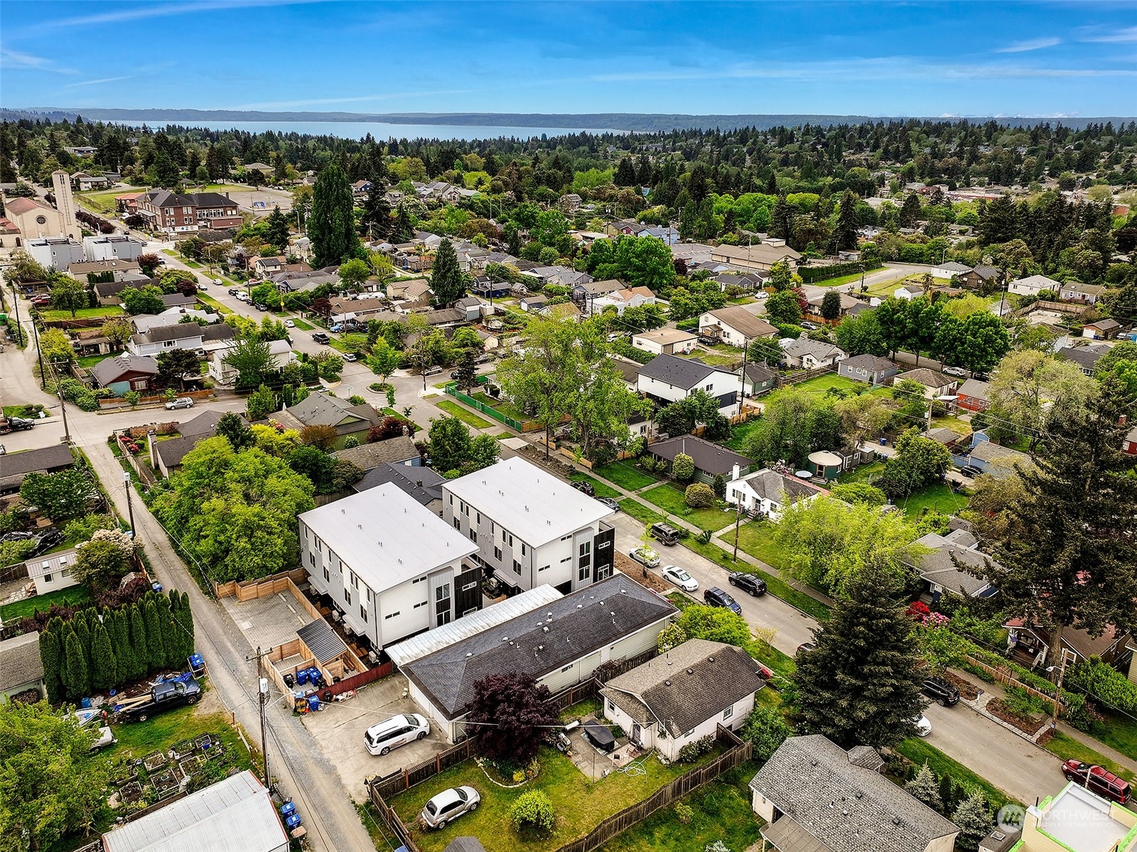 Seattle, Washington 98106, United States, 3 Bedrooms Bedrooms, ,2 BathroomsBathrooms,Residential,Pending,9548