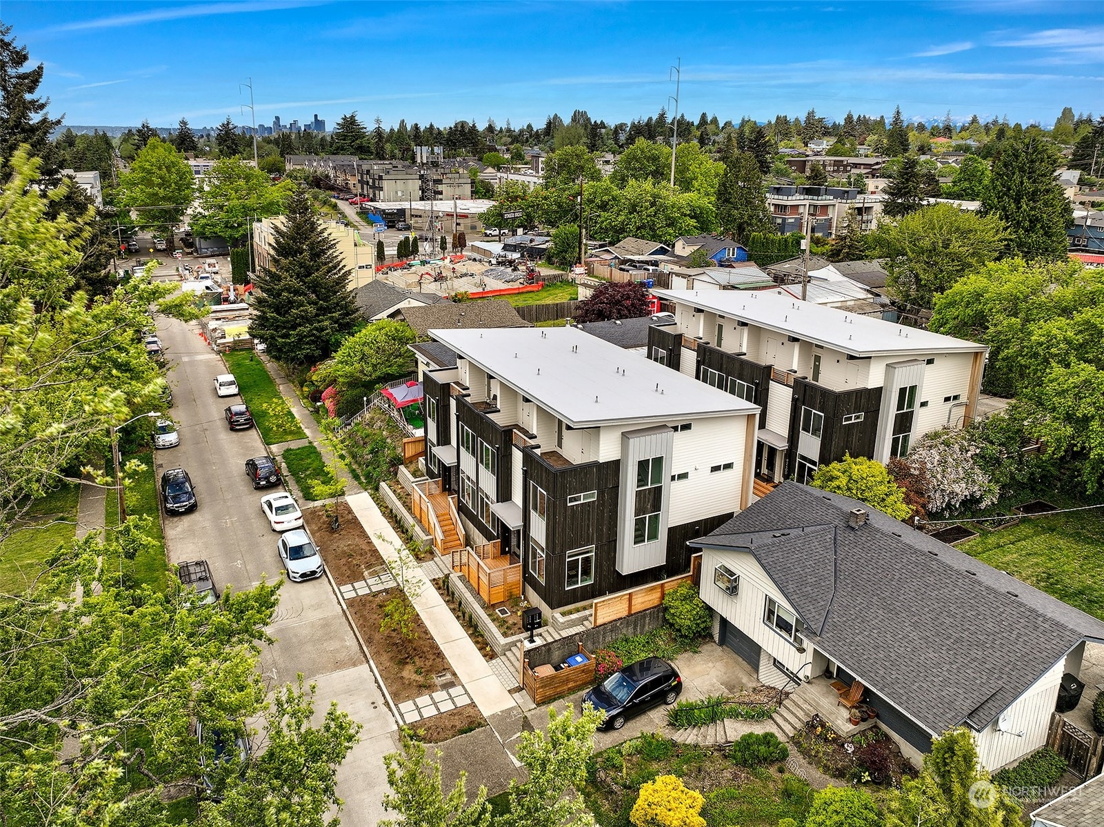 Seattle, Washington 98106, United States, 3 Bedrooms Bedrooms, ,2 BathroomsBathrooms,Residential,Pending,9548