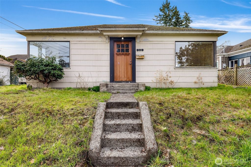 Photo of 809 W Connecticut Street, Bellingham, WA 98225 (MLS # 2495856)