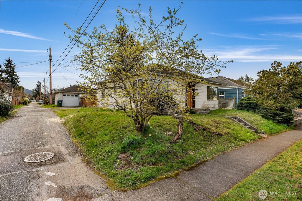 Photo of 809 W Connecticut Street, Bellingham, WA 98225 (MLS # 2495856)