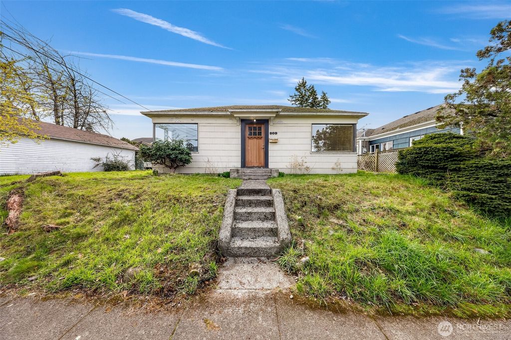 Photo of 809 W Connecticut Street, Bellingham, WA 98225 (MLS # 2495856)