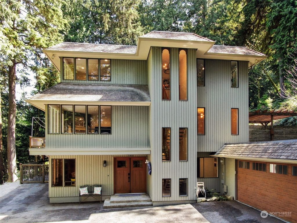 Photo of 790 SW Idylwood Drive, Issaquah, WA 98027 (MLS # 2061401)